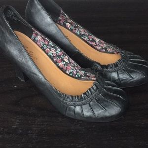 Solanz Black Heels size 7.5